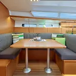 Sleep Aboard A Modern Sailboat In 船上ホテル *