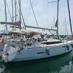 船上ホテル Sleep Aboard A Modern Sailboat In オエイラス