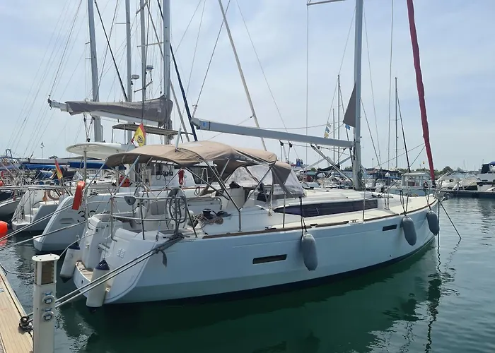 Botel Sleep Aboard A Modern Sailboat In Oeiras