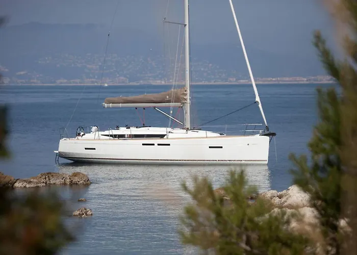 Sleep Aboard A Modern Sailboat In Botel
