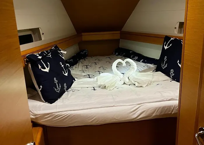 Sleep Aboard A Modern Sailboat In Botel Oeiras